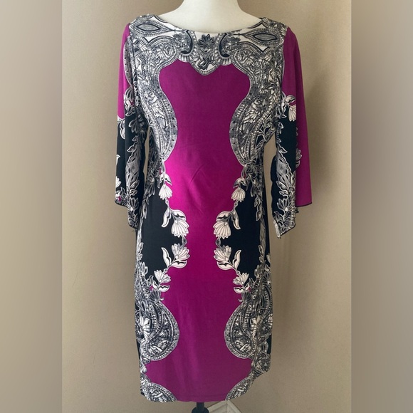 Ladies Dress - Picture 1 of 7